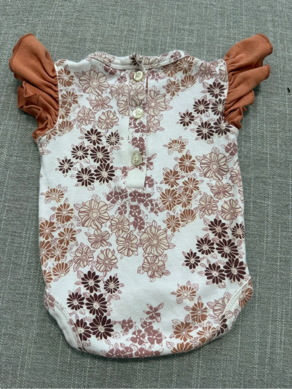 kate quinn Cream Floral Ruffle-Sleeve Baby Bodysuit with Rust Sleeves